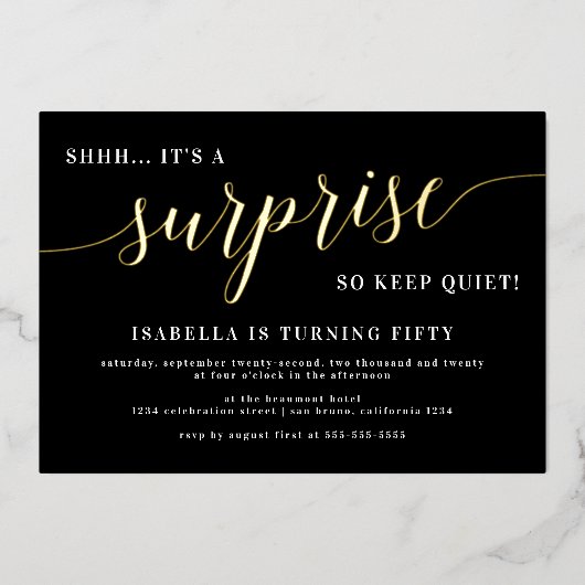 Moderne Black & Gold Script Überraschung Geburtsta Folieneinladung (Vorderseite)