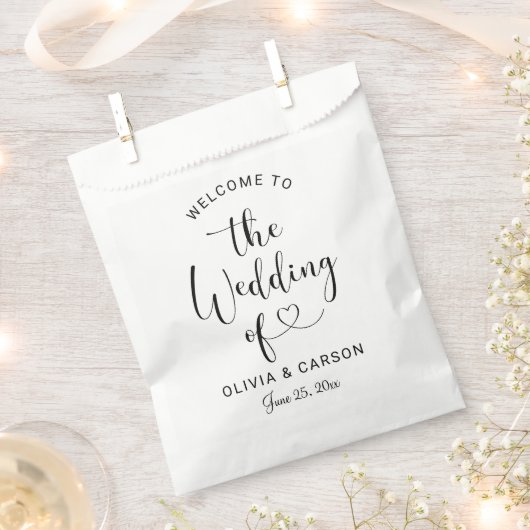 Moderne Black Heart Script Wedding Willkommen Geschenktütchen (Ausgeschnitten)