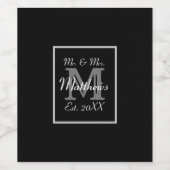 Moderne Black Mr. and Mrs. Name Gastgeschenke Hoch Weinetikett (Einzelnes Label)