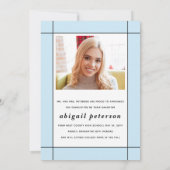 Moderne blass-blaue Klasse 2025 Abschluss Foto Ankündigung (Rückseite)