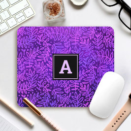 Moderne Blätter aus Monogramm, lila Mousepad