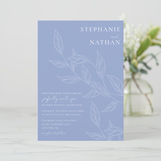 Moderne Blätter Periwinkle Wedding Einladung (Stehend Vorderseite)