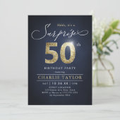 Moderne Blau und Gold Erwachsener Überraschung 50. Einladung (Stehend Vorderseite)