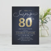Moderne Blau und Gold Erwachsener Überraschung 80. Einladung (Stehend Vorderseite)