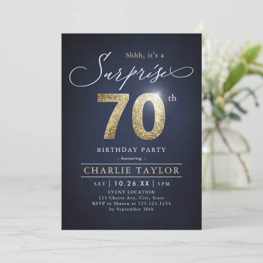 Moderne Blau- und Golderwachsene Überraschung 70. Einladung (Stehend Vorderseite)