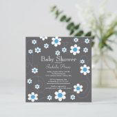 Moderne blaue Blumen Blumenjungen Baby Dusche Einladung (Stehend Vorderseite)