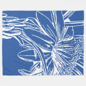 Moderne blaue botanische Blumenlinie Zeichne Artwo Fleecedecke (Vorderseite (Horizontal))