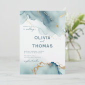 Moderne, blaue Elegante Bohemische Hochzeit am Str Einladung (Stehend Vorderseite)