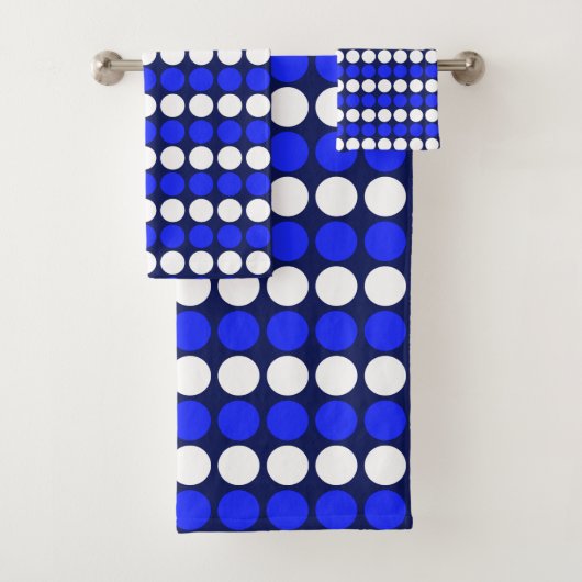 Moderne, blaue, gepunktete Streifen auf Navy Blue Badhandtuch Set (Insitu)