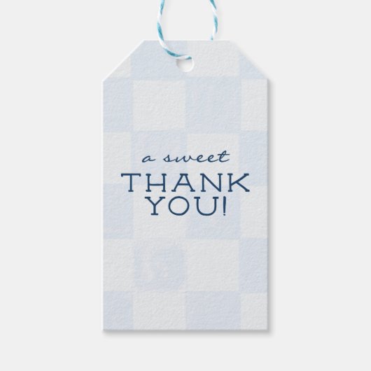 Moderne blaue karierte Babyparty Geschenkanhänger (Vorderseite)