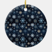Moderne Blaue Schneeflocken Familienweihnachtliche Keramik Ornament (Hinten)