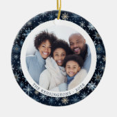 Moderne Blaue Schneeflocken Familienweihnachtsfest Keramik Ornament (Vorne)