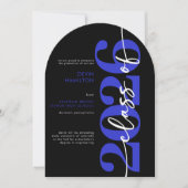 Moderne blaue Typografie-Bogen-Abschlussankündigun Einladung (Vorderseite)