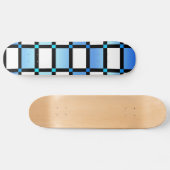 Moderne, blaue und schwarze quadratische Fliesen Skateboard (Horizontal)