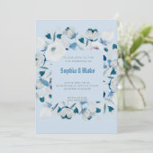 Moderne blaue und weiße Blumen Gerahmt Blue Weddin Einladung (Stehend Vorderseite)