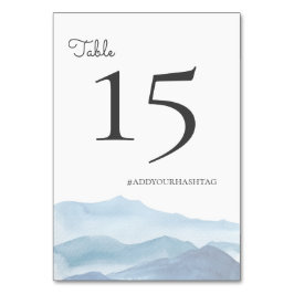 Moderne blaue Wasserfarbe mit Hashtag Tischnummer