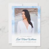 Moderne Blaue Wolken Gedenkfeier Dankeskarte (Vorderseite)