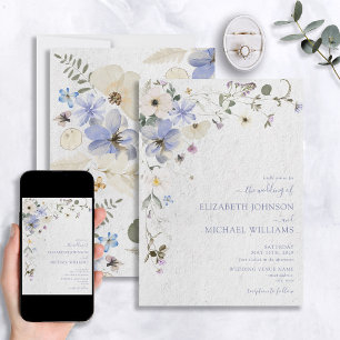 Moderne bläulich gepresste Wildblumen Hochzeit Einladung