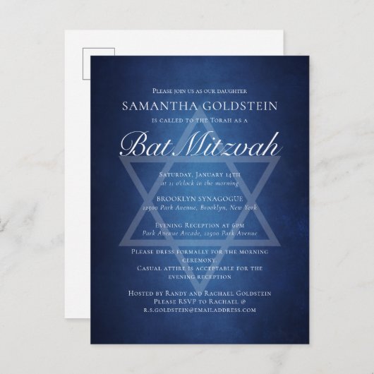 Moderne blauweiße Typografie Formal Bat Mitzvah Einladungspostkarte (Vorne/Hinten)