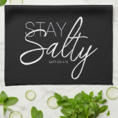 Moderne Bleibe salty Typografie Christlich Black Geschirrtuch (Gefaltet)