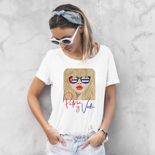 Moderne Blonde Frau Patria y Vida T - Shirt