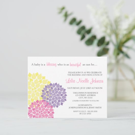 Moderne Bloom Baby Dedication Segen Einladung (Stehend Vorderseite)