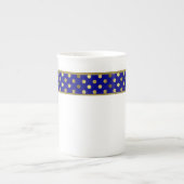 Moderne Blue and Gold Polka Dot Band Knochen China Porzellantasse (Vorderseite)