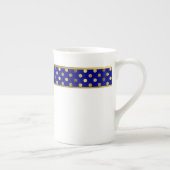 Moderne Blue and Gold Polka Dot Band Knochen China Porzellantasse (Rechts)