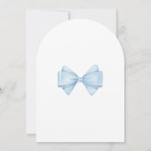 Moderne Blue Bow Boy Baby Dusche Einladung (Rückseite)