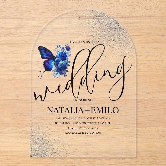 Moderne Blue Butterfly Script Minimal Wedding Acryleinladungen (Vorderseite)