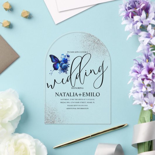 Moderne Blue Butterfly Script Minimal Wedding Acryleinladungen (Insitu (Hochzeit))