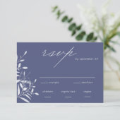 Moderne Blue Gray Foliage Wedding RSVP Card Karte (Stehend Vorderseite)