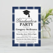 Moderne Blue Kariert Graduation Party Einladung (Stehend Vorderseite)
