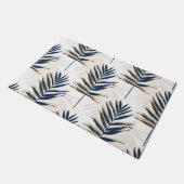 Moderne Blue Palm Blätter Gold Schlaglöcher Weißes Fußmatte (Schrägansicht)