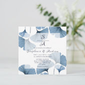 Moderne Blue & White Foliage Hochzeit Einladung (Stehend Vorderseite)