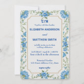 Moderne Blue & White Overlay Blume Hochzeit Einladung (Vorderseite)
