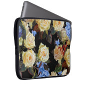 Moderne Blumenmuster, weiße Rosen, blaues Hydrange Laptopschutzhülle (Vorne Rechts)