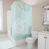 Moderne Blumenranunculus w Dragonfis Aqua Blue Duschvorhang (Beispiel)