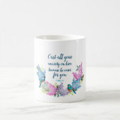 Moderne Blumenschrift 1 Peter 5:7 Kaffeetasse (Mittel)