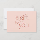 Moderne Blush-Beige-Geschenkgutschein (Vorderseite)