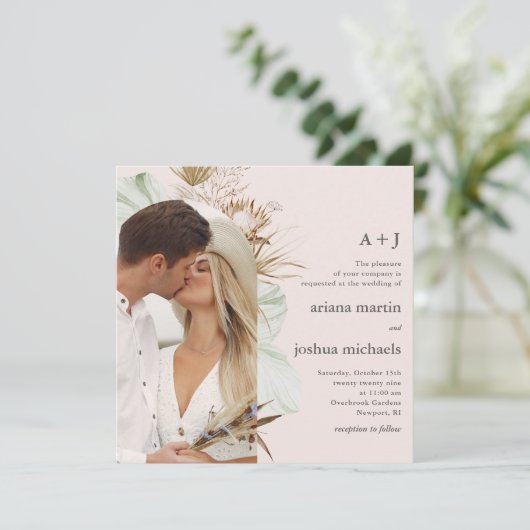 Moderne Blush Boho Zwei-Foto Hochzeit Einladung (Stehend Vorderseite)