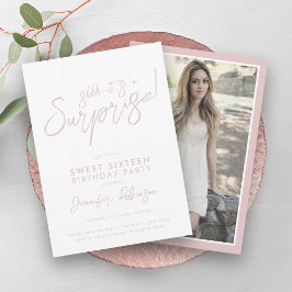 Moderne Blush & White Foto Überraschung Sweet 16 Einladung