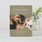 Moderne Bohemische Hochzeit mit floralen Fotos Einladung (Stehend Vorderseite)