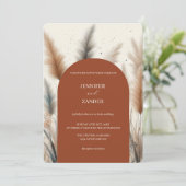 Moderne Bohemische Pampas-Hochzeit Einladung (Stehend Vorderseite)