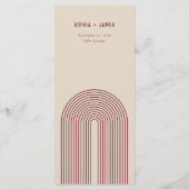 Moderne Boho Arch Red Beige Typografie Hochzeit Menükarte (Rückseite)
