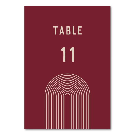 Moderne Boho Arch Red Beige Typografie Hochzeit Tischnummer (Vorderseite)