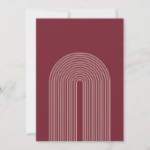 Moderne Boho Arch Red Cream Typografy Wedding Einladung (Rückseite)