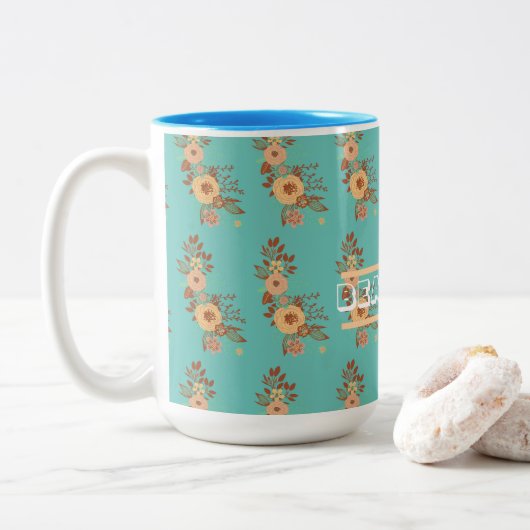 Moderne Boho Blumen Zweifarbige Tasse (Mit Donut)