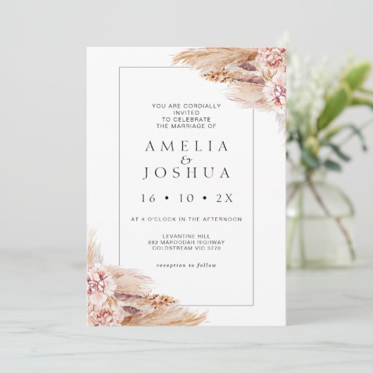 Moderne Boho Blush Pampas Grass Wedding Einladung (Stehend Vorderseite)