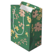 Moderne Boho-Grün-Blumenmuster Mittlere Geschenktüte (Rückseite Schrägansicht)